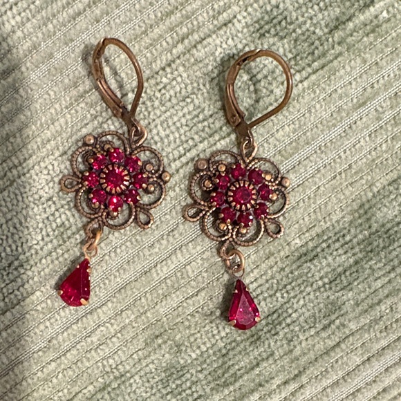 Vintage-Inspired Gold and Red Drop Earrings - Picture 2 of 2